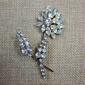 Large vintage rhinestone flower brooch